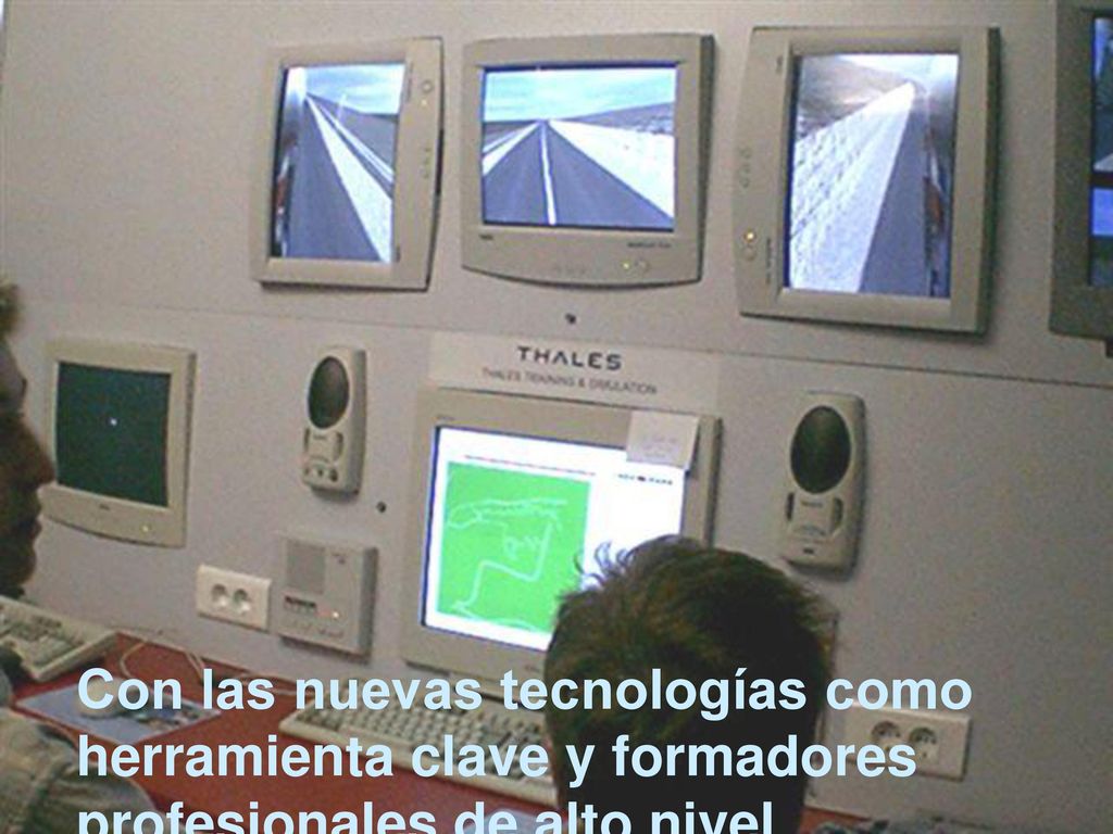 Con las nuevas tecnologías como herramienta clave y formadores profesionales de alto nivel.