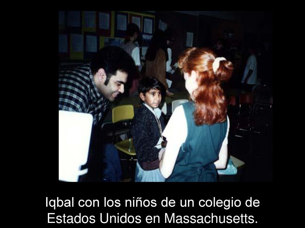 Iqbal con los niños de un colegio de Estados Unidos en Massachusetts.