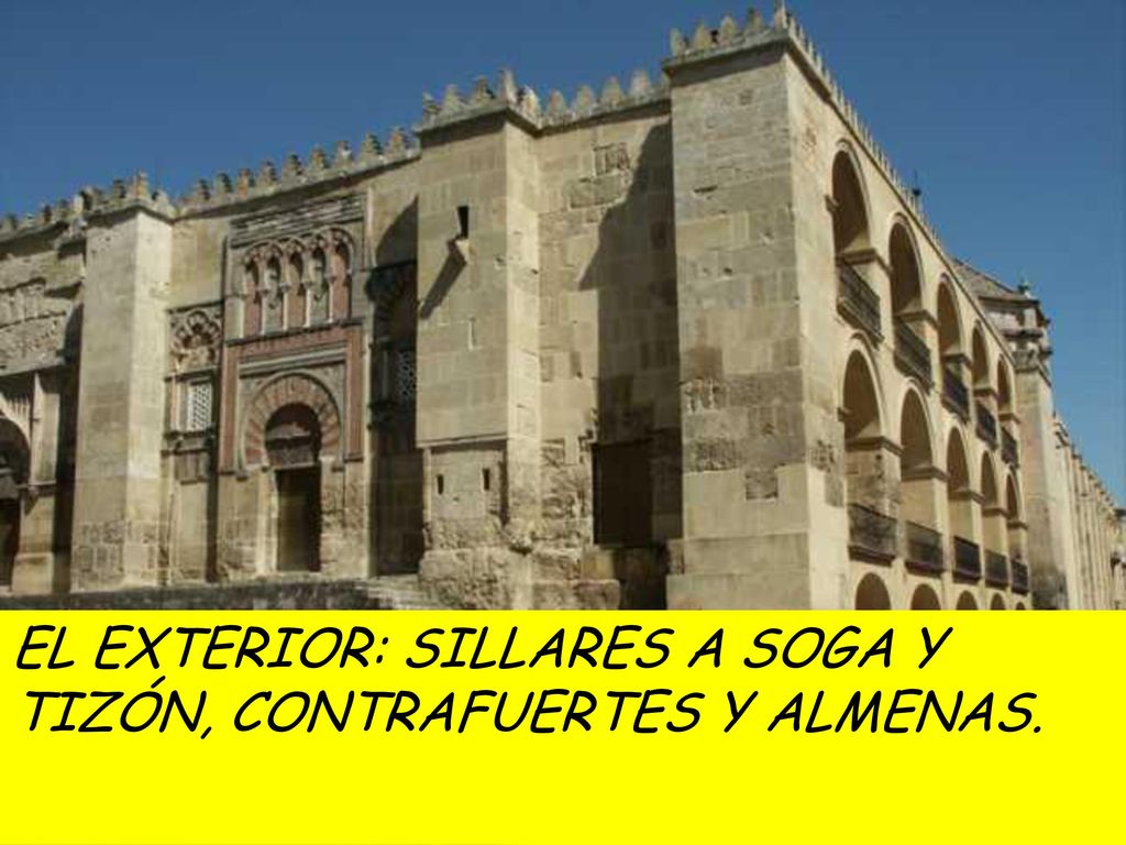 EL EXTERIOR: SILLARES A SOGA Y TIZÓN, CONTRAFUERTES Y ALMENAS.
