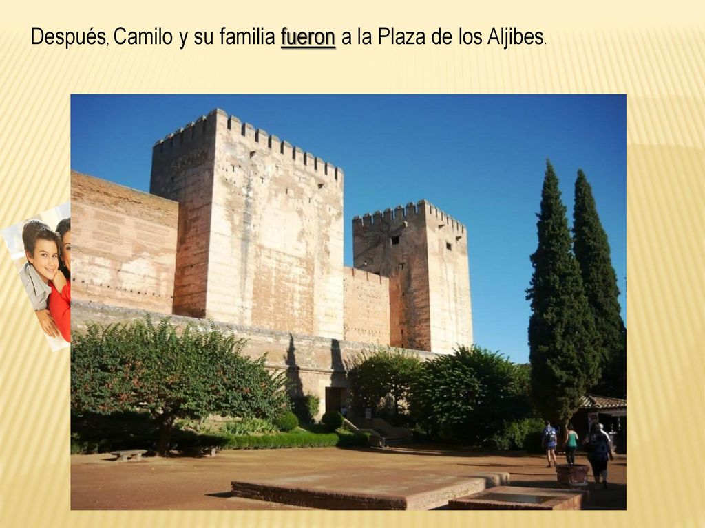 Después, Camilo y su familia fueron a la Plaza de los Aljibes.