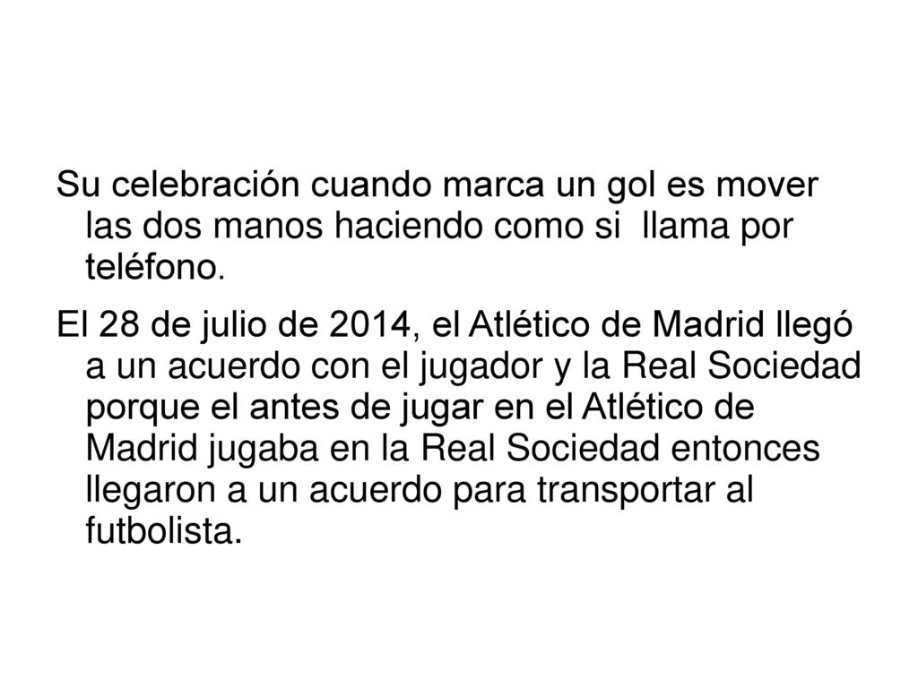 Su celebración cuando marca un gol es mover las dos manos haciendo como si llama por teléfono.