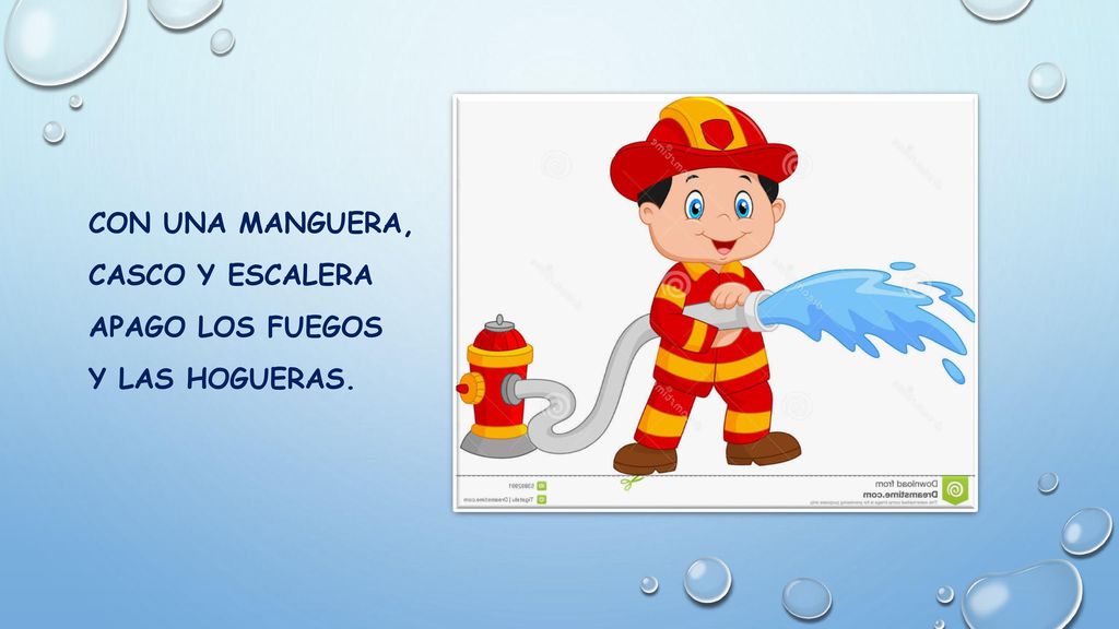 Con una manguera, casco y escalera apago los fuegos y las hogueras.