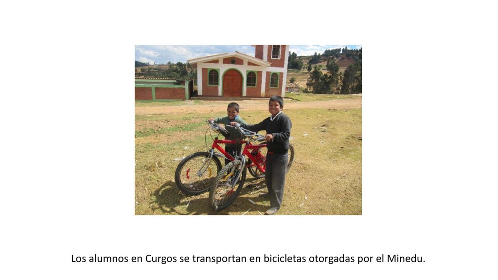 Los alumnos en Curgos se transportan en bicicletas otorgadas por el Minedu.
