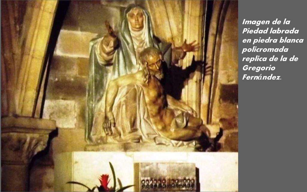 Imagen de la Piedad labrada en piedra blanca policromada replica de la de Gregorio Fernández.