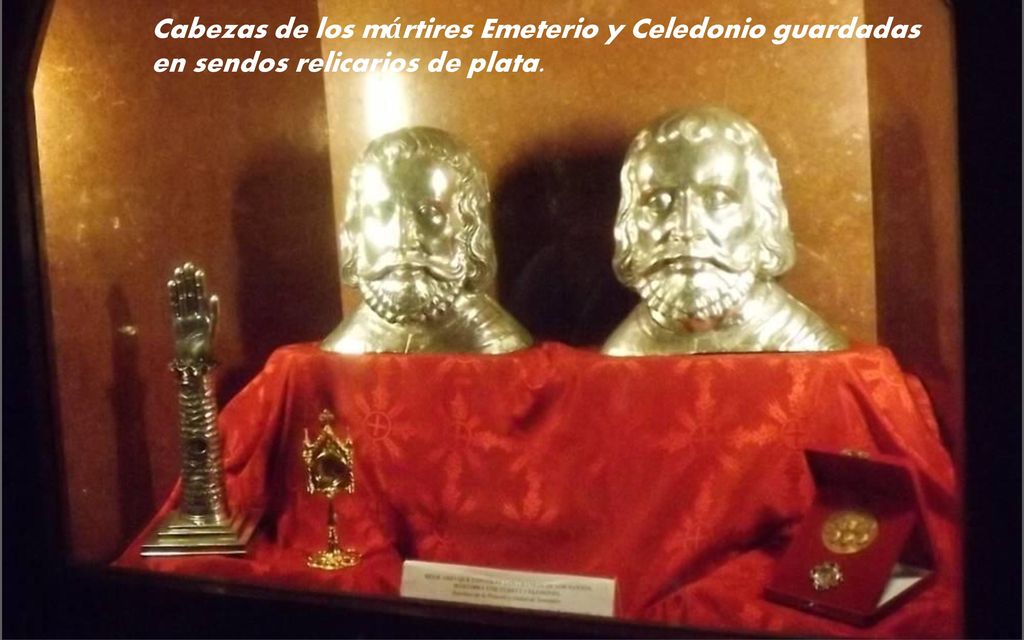Cabezas de los mártires Emeterio y Celedonio guardadas en sendos relicarios de plata.