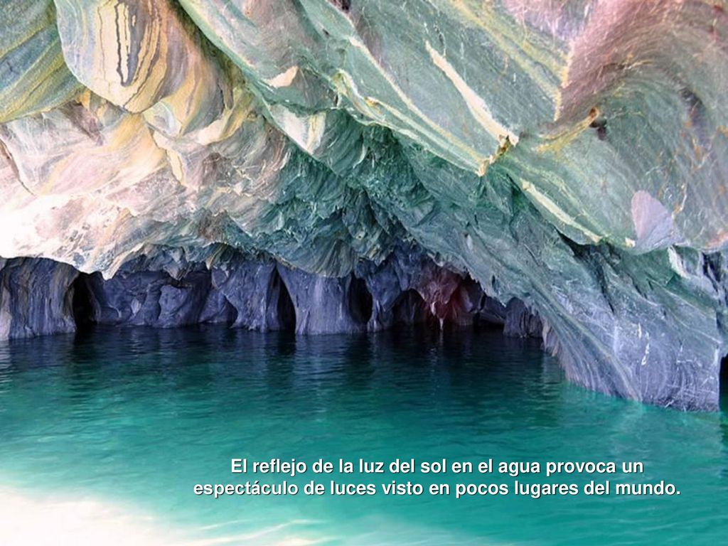 El reflejo de la luz del sol en el agua provoca un espectáculo de luces visto en pocos lugares del mundo.