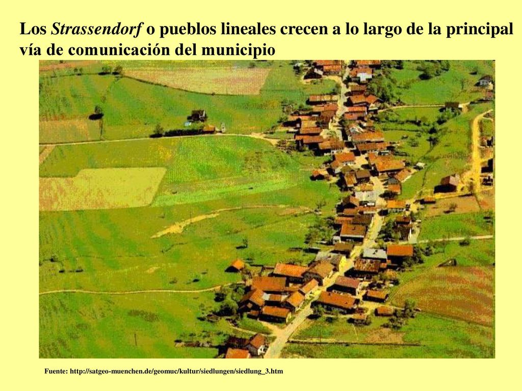 Los Strassendorf o pueblos lineales crecen a lo largo de la principal vía de comunicación del municipio
