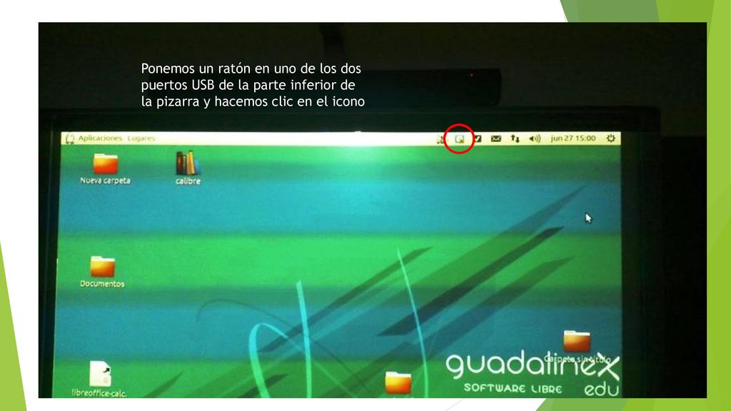 Ponemos un ratón en uno de los dos puertos USB de la parte inferior de la pizarra y hacemos clic en el icono