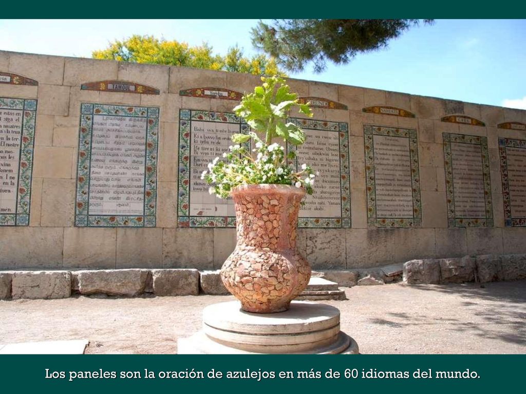 Los paneles son la oración de azulejos en más de 60 idiomas del mundo.
