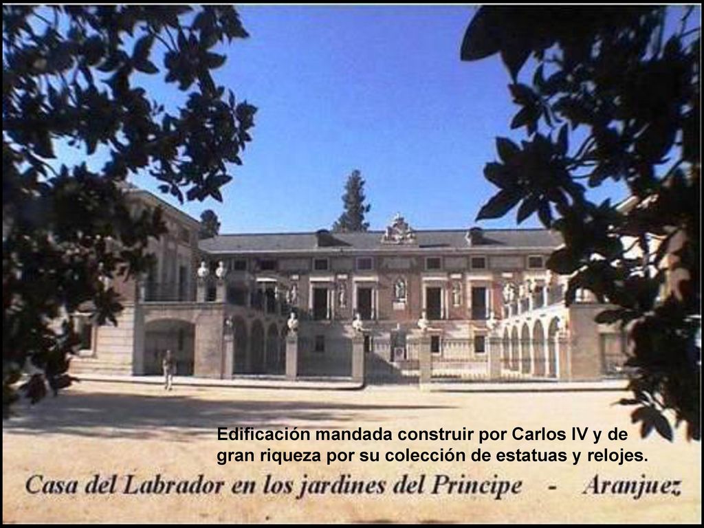 Edificación mandada construir por Carlos IV y de gran riqueza por su colección de estatuas y relojes.