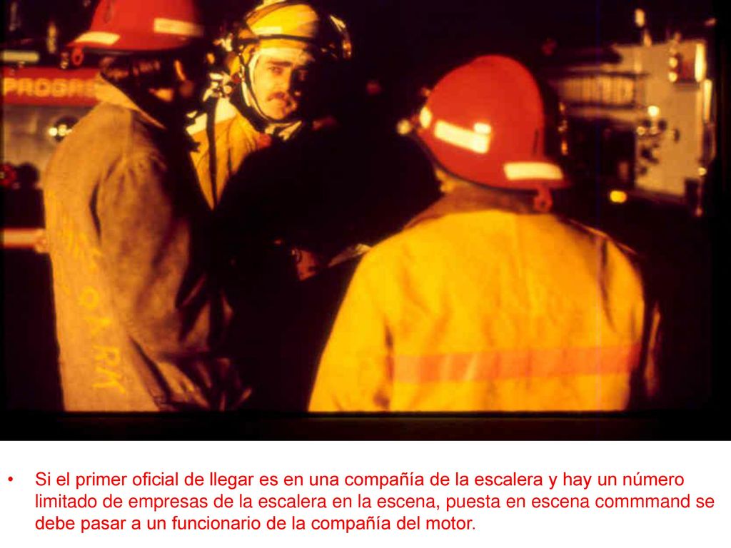 Si el primer oficial de llegar es en una compañía de la escalera y hay un número limitado de empresas de la escalera en la escena, puesta en escena commmand se debe pasar a un funcionario de la compañía del motor.