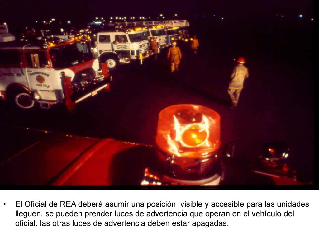 El Oficial de REA deberá asumir una posición visible y accesible para las unidades lleguen.