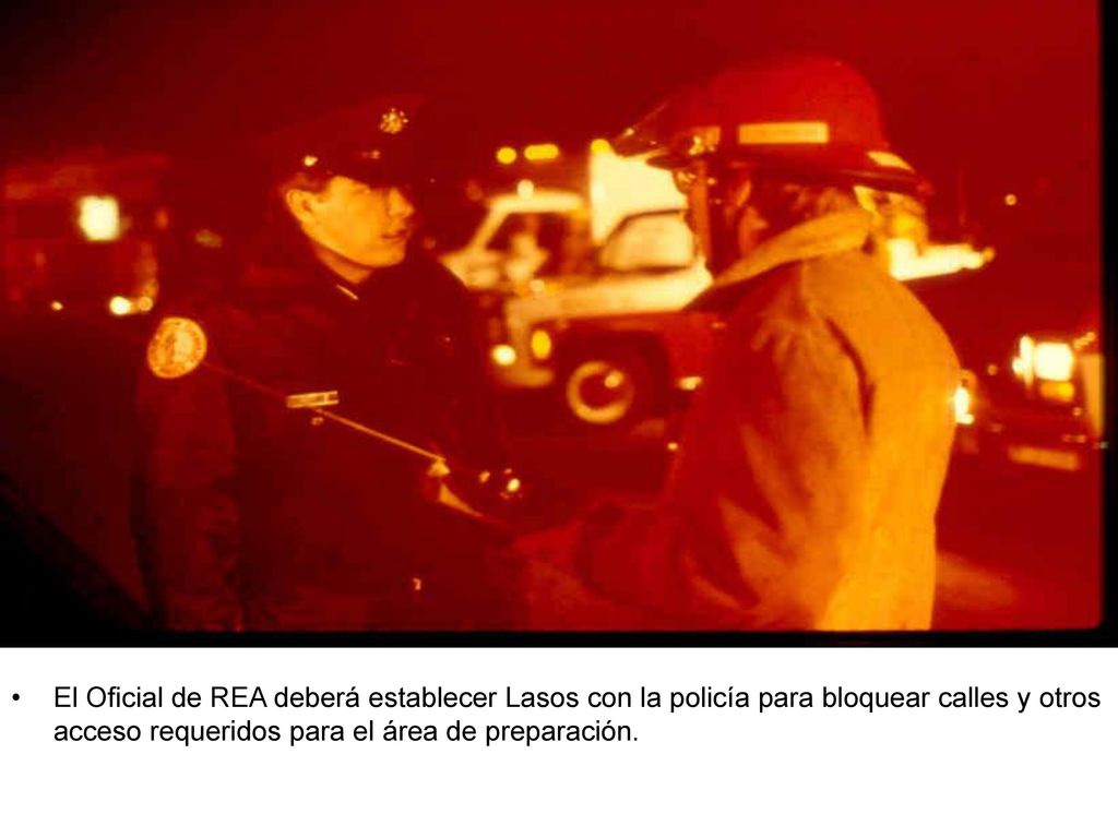 El Oficial de REA deberá establecer Lasos con la policía para bloquear calles y otros acceso requeridos para el área de preparación.