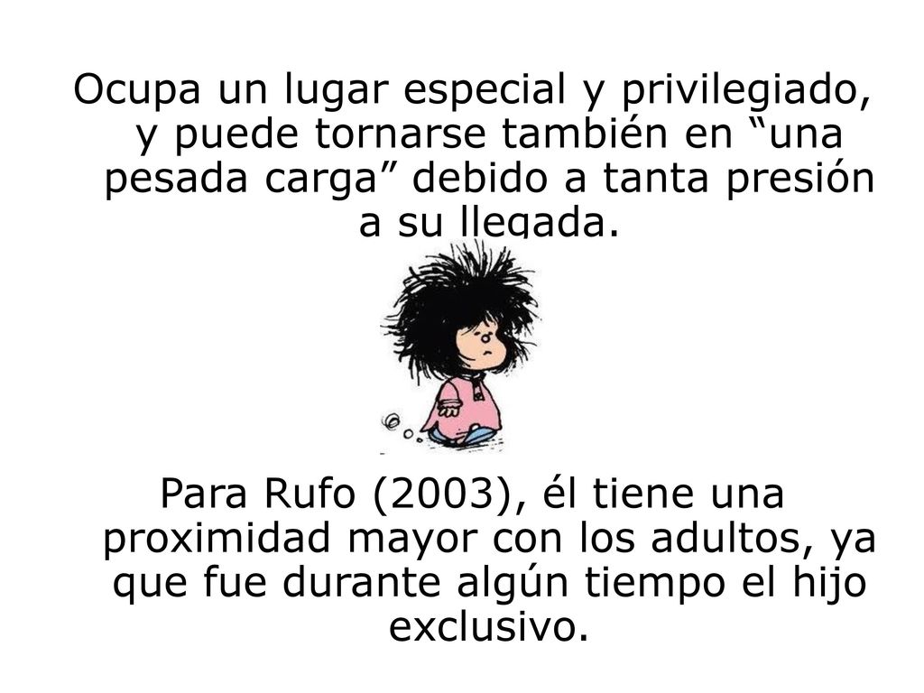 Ocupa un lugar especial y privilegiado, y puede tornarse también en una pesada carga debido a tanta presión a su llegada.