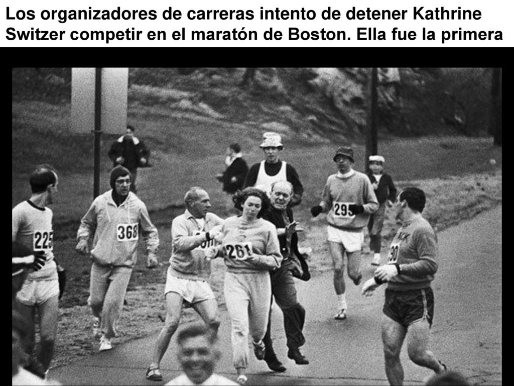 Los organizadores de carreras intento de detener Kathrine Switzer competir en el maratón de Boston.