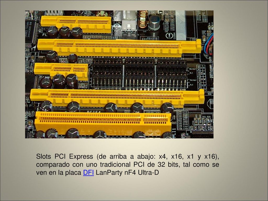 Slots PCI Express (de arriba a abajo: x4, x16, x1 y x16), comparado con uno tradicional PCI de 32 bits, tal como se ven en la placa DFI LanParty nF4 Ultra-D