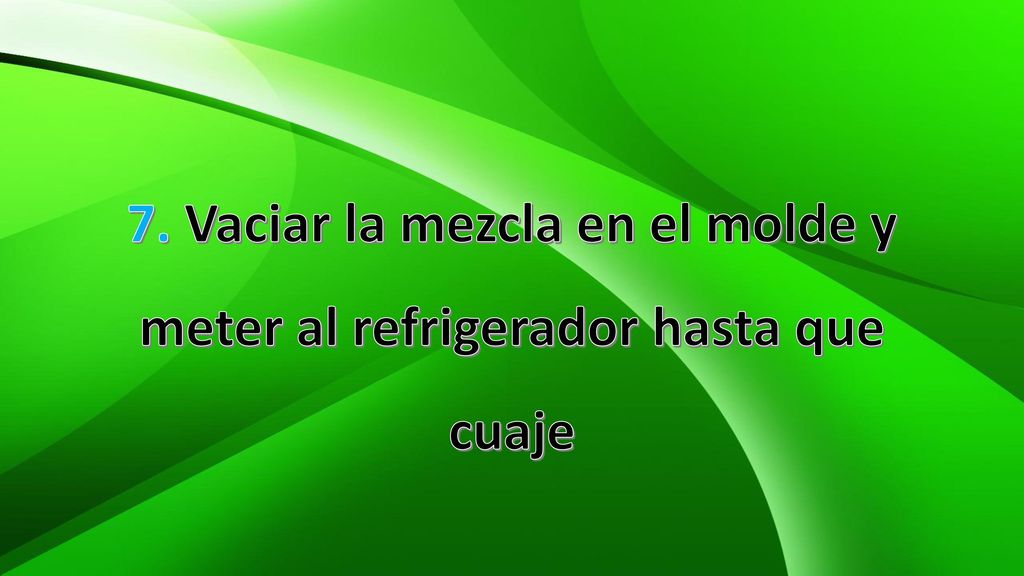 7. Vaciar la mezcla en el molde y meter al refrigerador hasta que cuaje