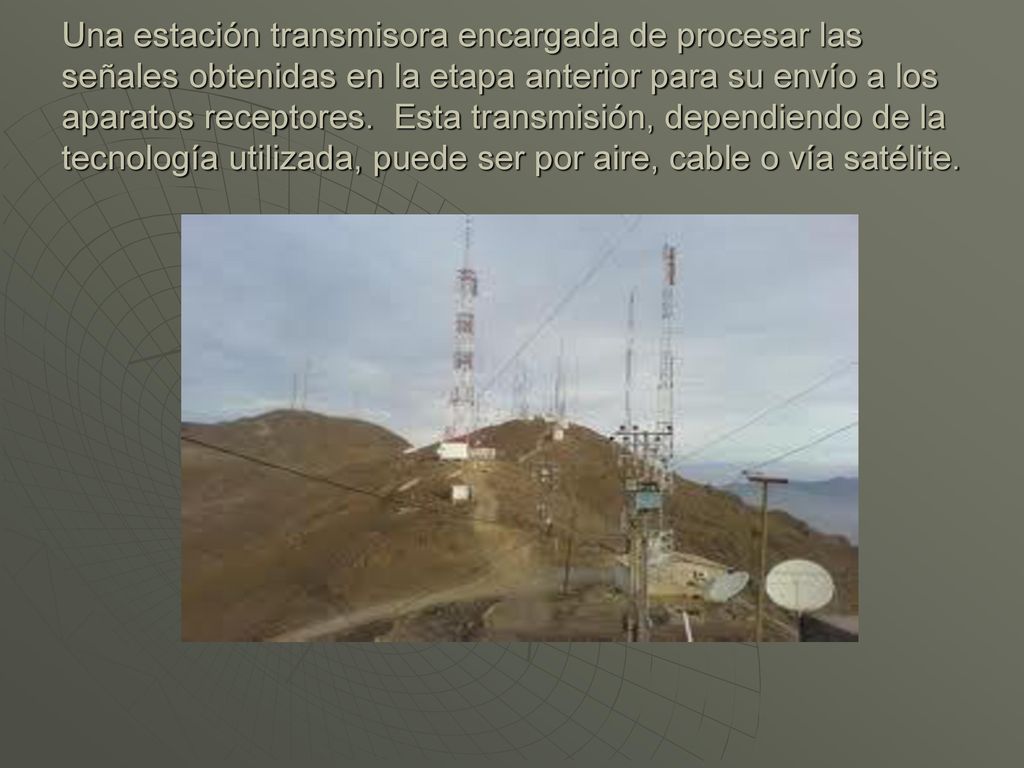 Una estación transmisora encargada de procesar las señales obtenidas en la etapa anterior para su envío a los aparatos receptores.