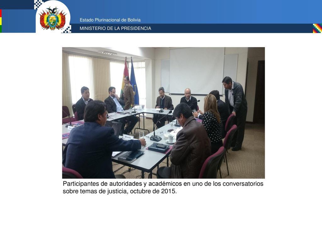 Participantes de autoridades y académicos en uno de los conversatorios sobre temas de justicia, octubre de 2015.