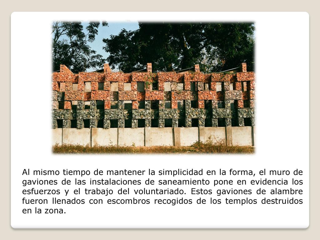 Al mismo tiempo de mantener la simplicidad en la forma, el muro de gaviones de las instalaciones de saneamiento pone en evidencia los esfuerzos y el trabajo del voluntariado.
