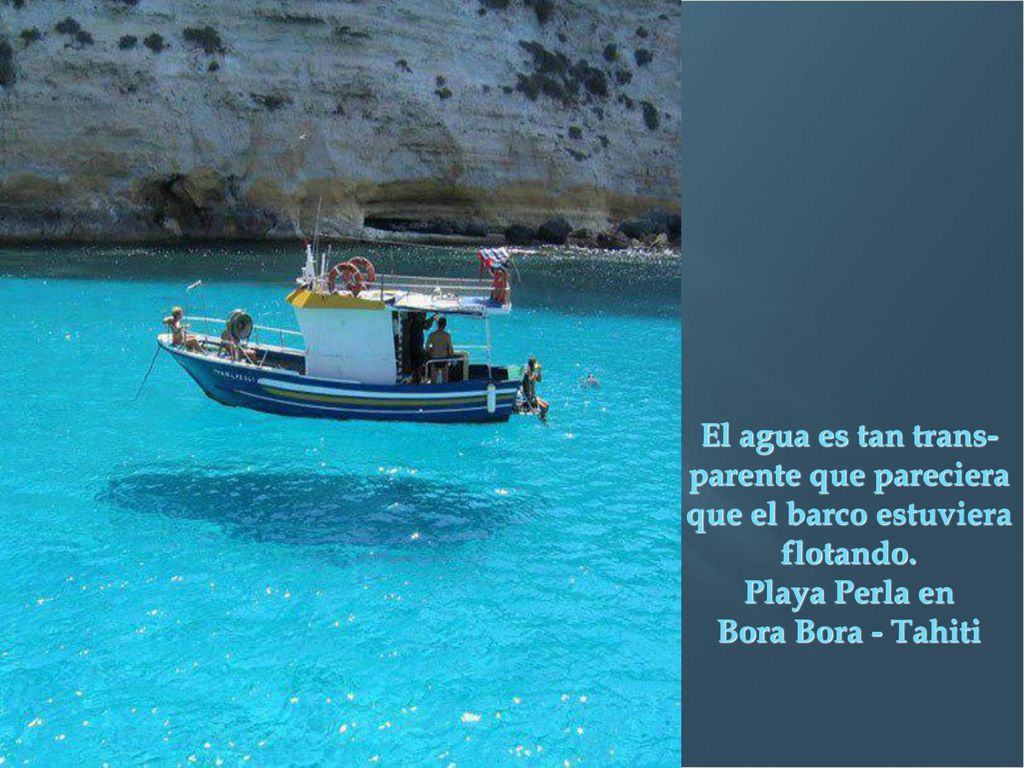 El agua es tan trans-parente que pareciera que el barco estuviera flotando.