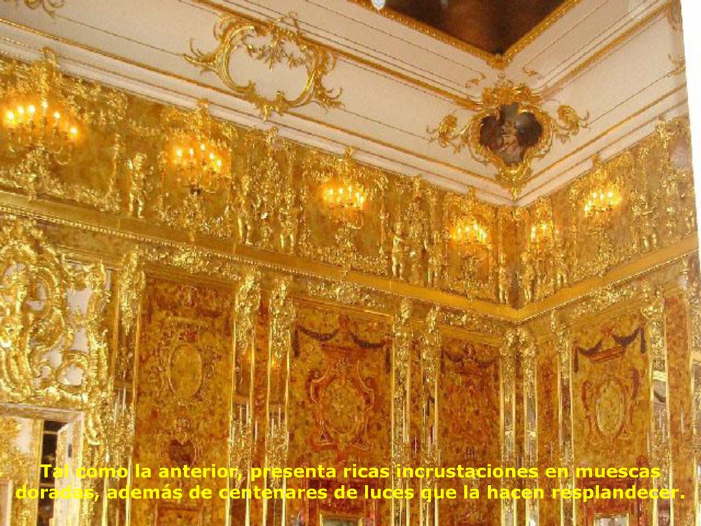 Tal como la anterior, presenta ricas incrustaciones en muescas doradas, además de centenares de luces que la hacen resplandecer.