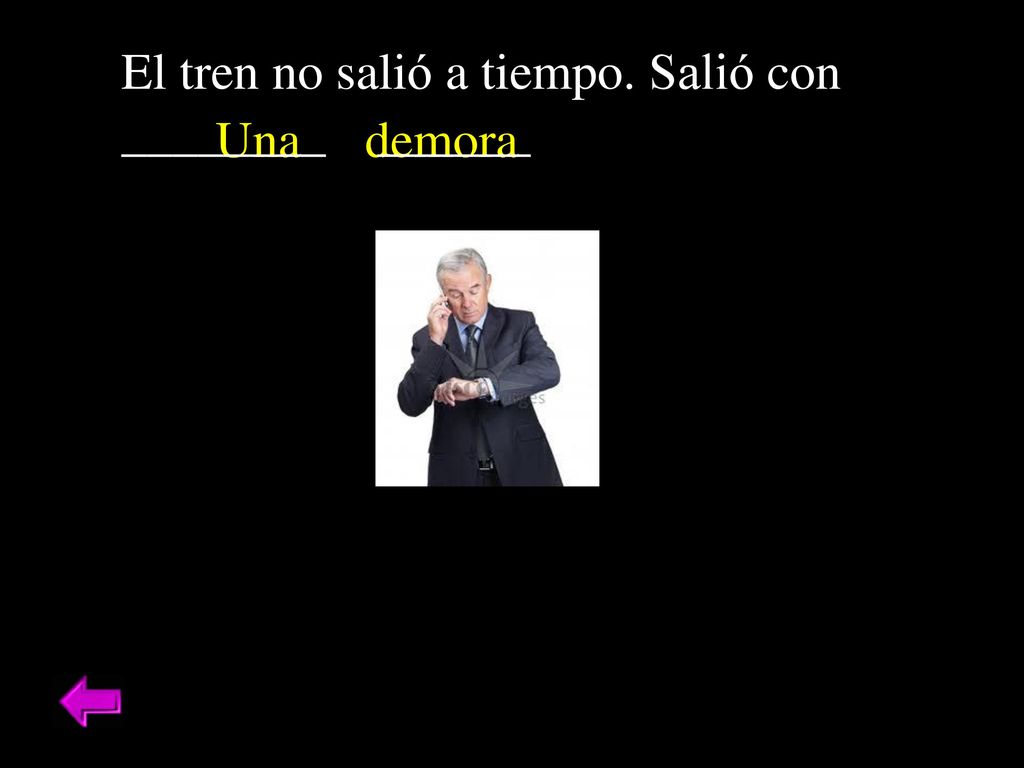 El tren no salió a tiempo. Salió con ________ ______