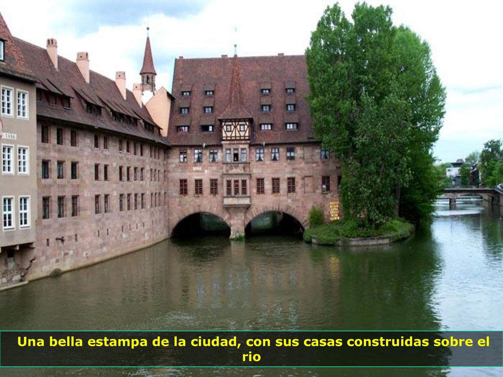 Una bella estampa de la ciudad, con sus casas construidas sobre el rio