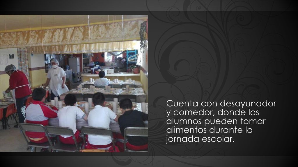 Cuenta con desayunador y comedor, donde los alumnos pueden tomar alimentos durante la jornada escolar.