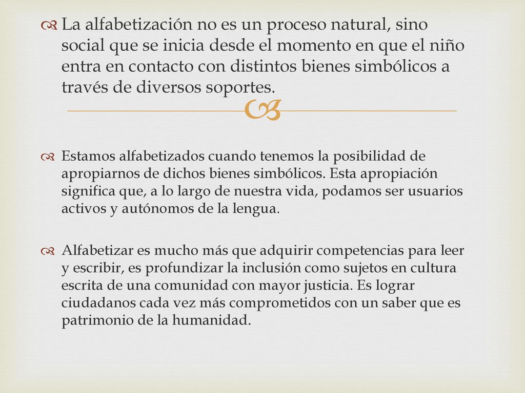 La alfabetización no es un proceso natural, sino social que se inicia desde el momento en que el niño entra en contacto con distintos bienes simbólicos a través de diversos soportes.