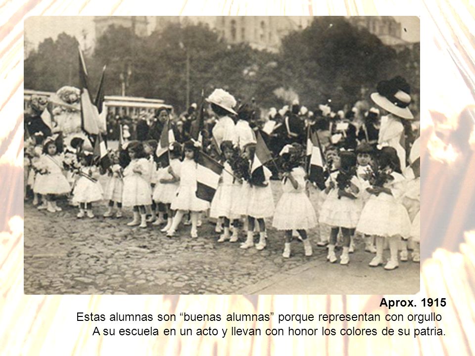 Aprox Estas alumnas son buenas alumnas porque representan con orgullo.