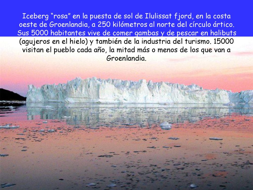 Iceberg rosa en la puesta de sol de Ilulissat fjord, en la costa oeste de Groenlandia, a 250 kilómetros al norte del círculo ártico.