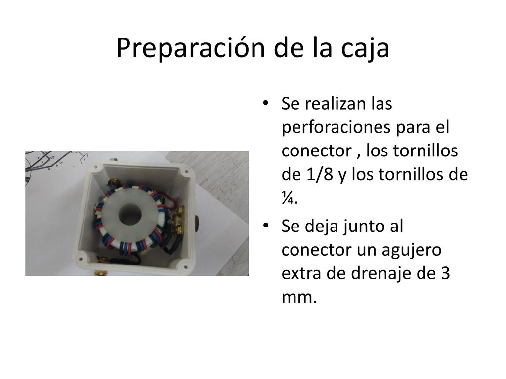 Preparación de la caja Se realizan las perforaciones para el conector , los tornillos de 1/8 y los tornillos de ¼.