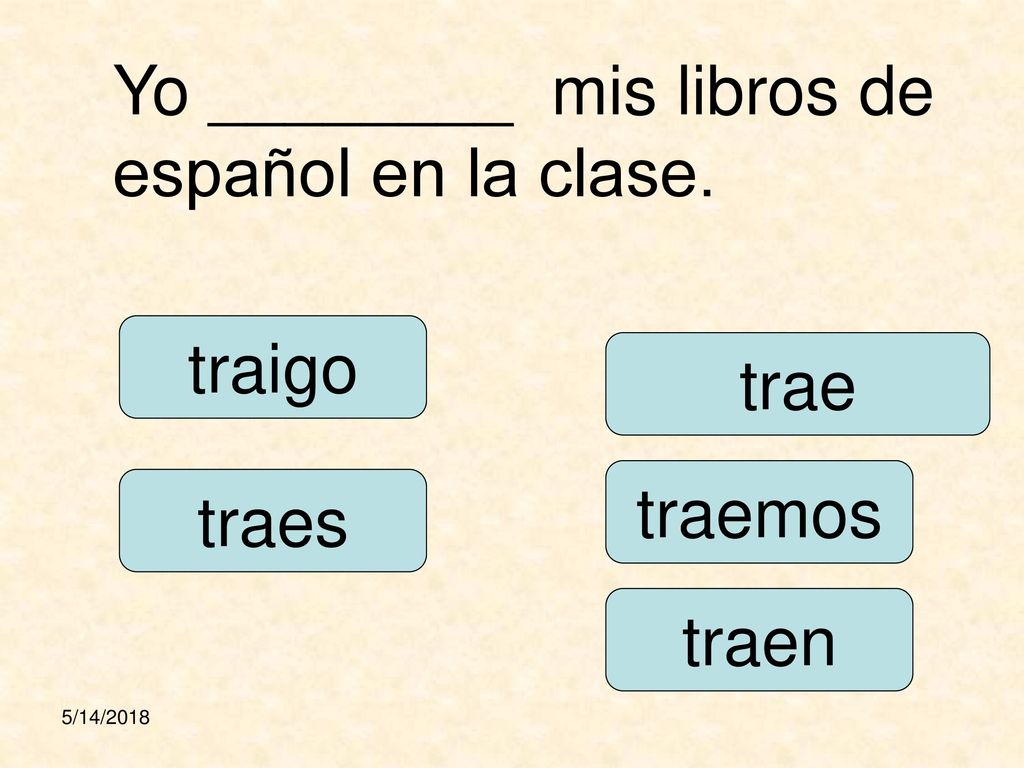 Yo ________ mis libros de español en la clase.