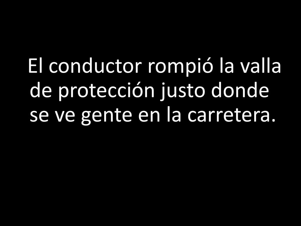 Le Miracle El conductor rompió la valla de protección justo donde se ve gente en la carretera.