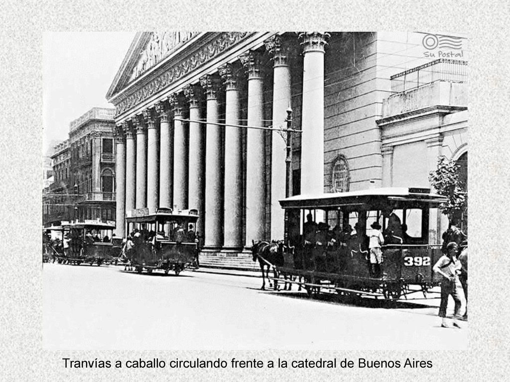 Tranvías a caballo circulando frente a la catedral de Buenos Aires