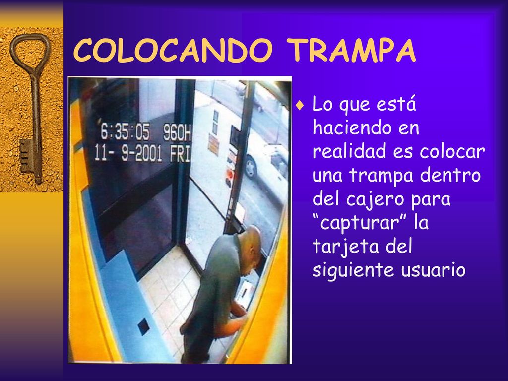 COLOCANDO TRAMPA Lo que está haciendo en realidad es colocar una trampa dentro del cajero para capturar la tarjeta del siguiente usuario.