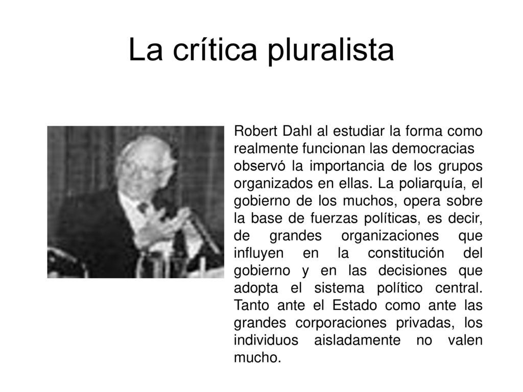 La crítica pluralista Robert Dahl al estudiar la forma como realmente funcionan las democracias.