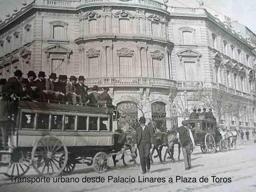 Transporte urbano desde Palacio Linares a Plaza de Toros