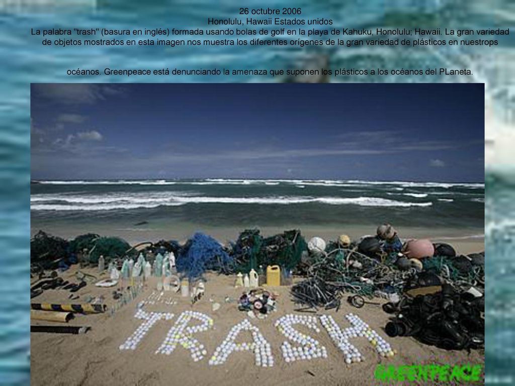 26 octubre 2006 Honolulu, Hawaii Estados unidos La palabra trash (basura en inglés) formada usando bolas de golf en la playa de Kahuku, Honolulu; Hawaii.