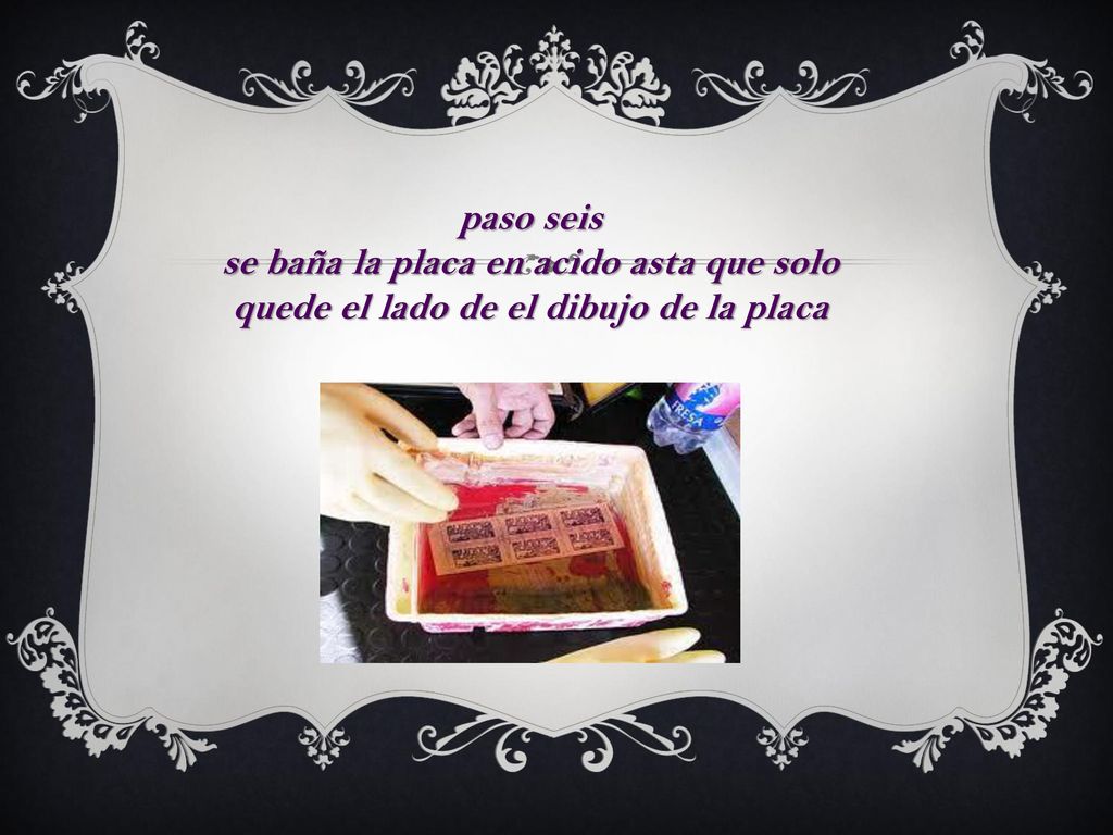 paso seis se baña la placa en acido asta que solo quede el lado de el dibujo de la placa