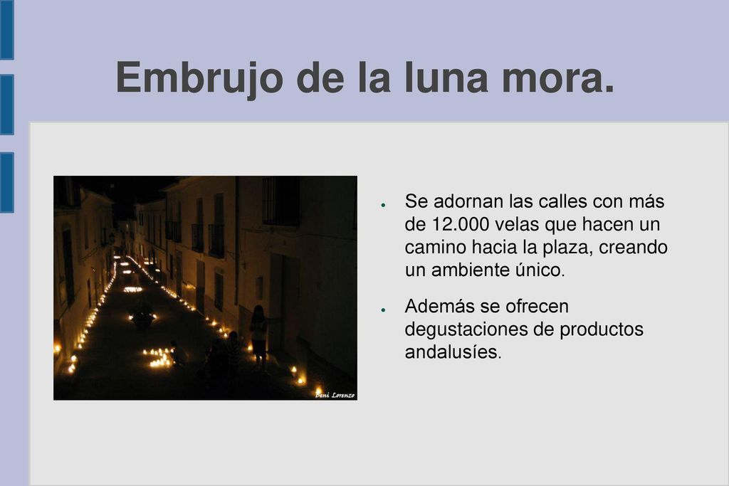 Embrujo de la luna mora. Se adornan las calles con más de velas que hacen un camino hacia la plaza, creando un ambiente único.