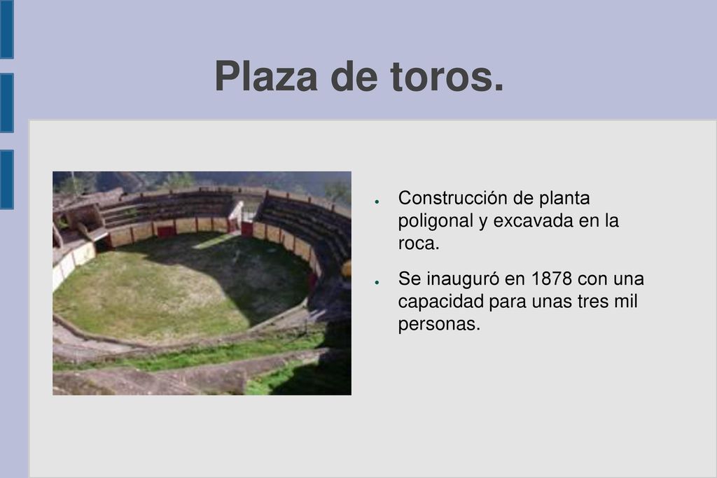 Plaza de toros. Construcción de planta poligonal y excavada en la roca.