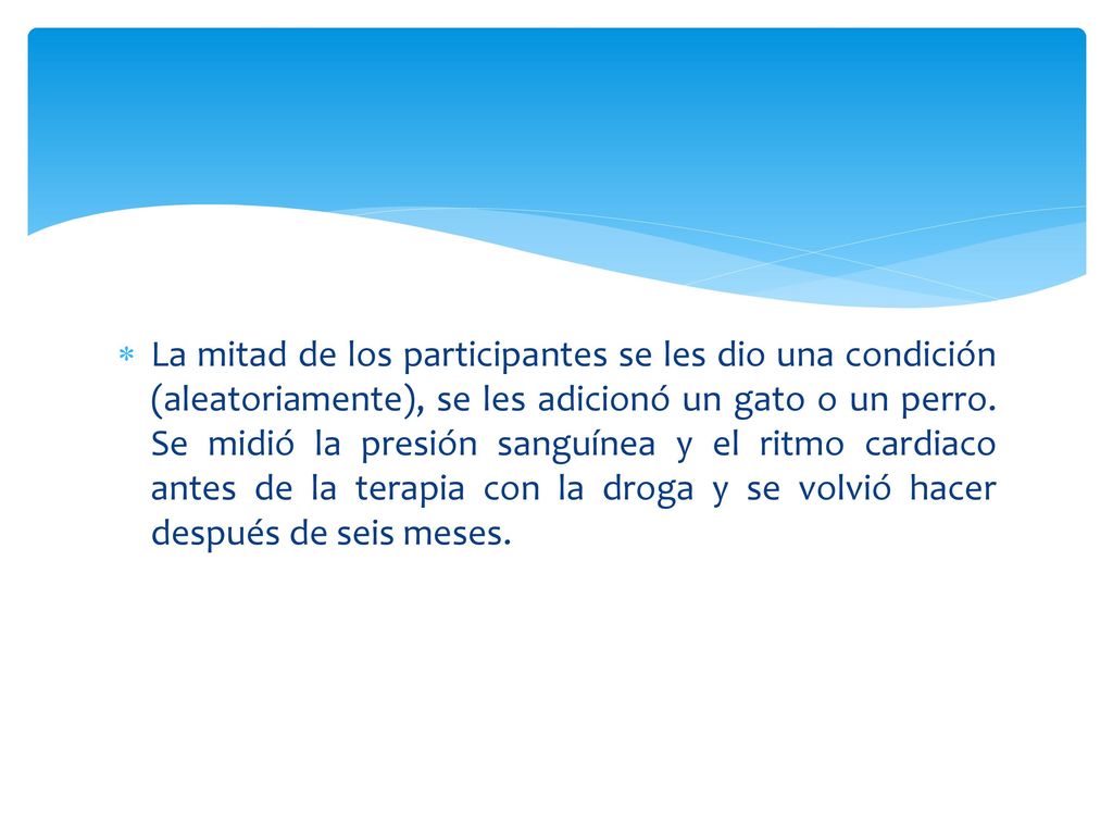 La mitad de los participantes se les dio una condición (aleatoriamente), se les adicionó un gato o un perro.