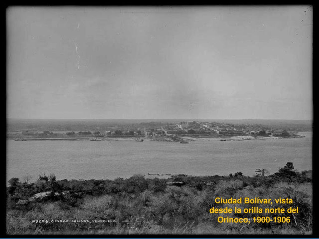Ciudad Bolívar, vista desde la orilla norte del Orinoco,