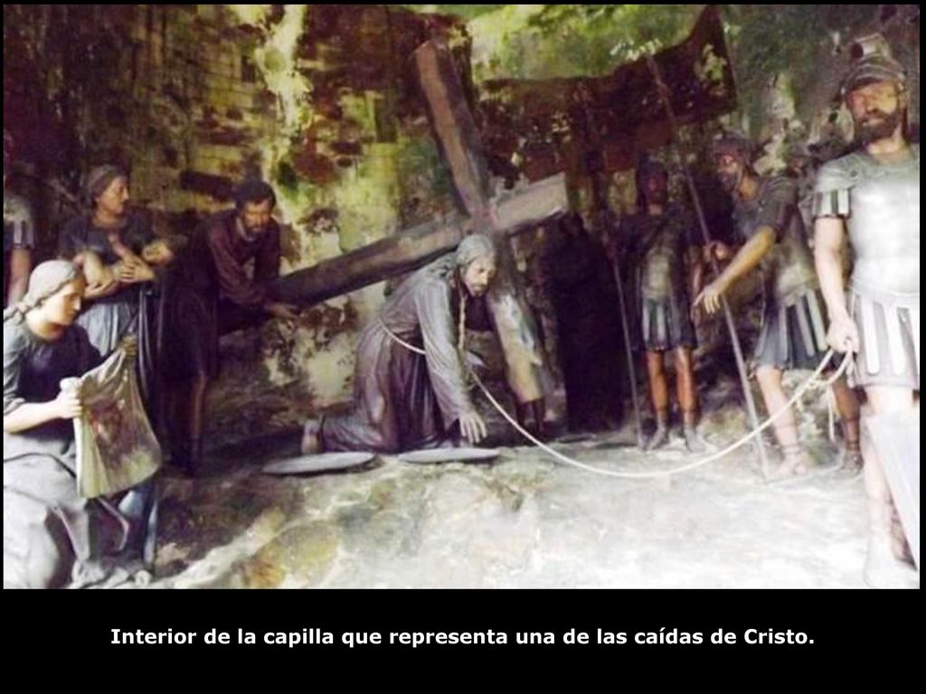 Interior de la capilla que representa una de las caídas de Cristo.