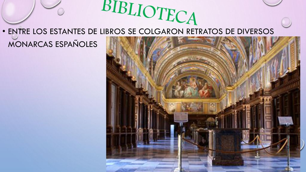 Biblioteca Entre los estantes de libros se colgaron retratos de diversos monarcas españoles