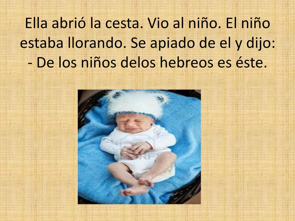 Ella abrió la cesta. Vio al niño. El niño estaba llorando