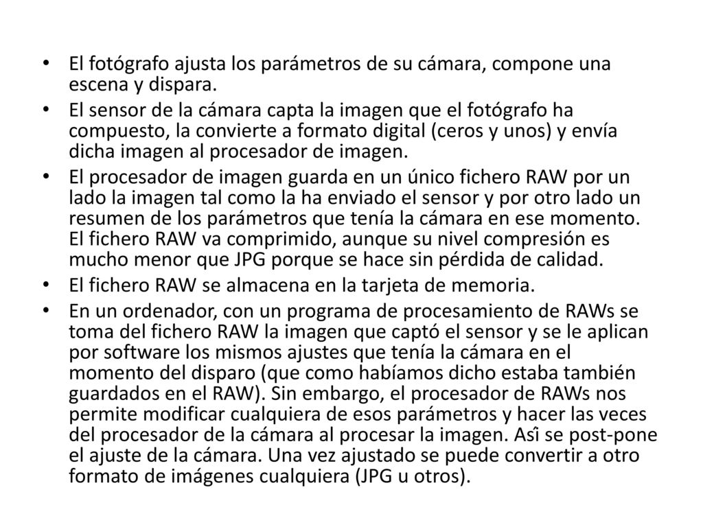 El fotógrafo ajusta los parámetros de su cámara, compone una escena y dispara.