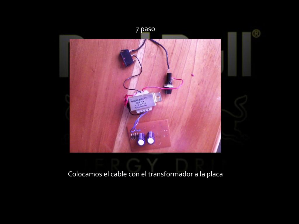 Colocamos el cable con el transformador a la placa